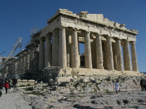 Οι σκαλωσιές και οι γερανοί επιστρέφουν στον Παρθενώνα