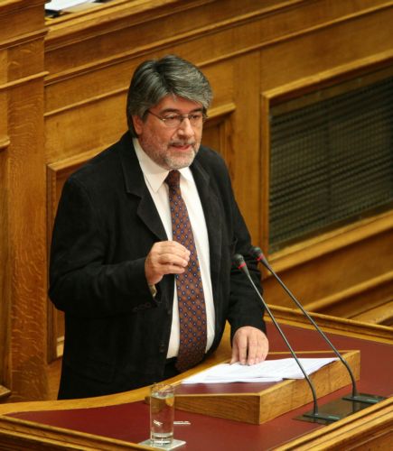 Έντονη αντιπαράθεση στην Βουλή για την ακρίβεια