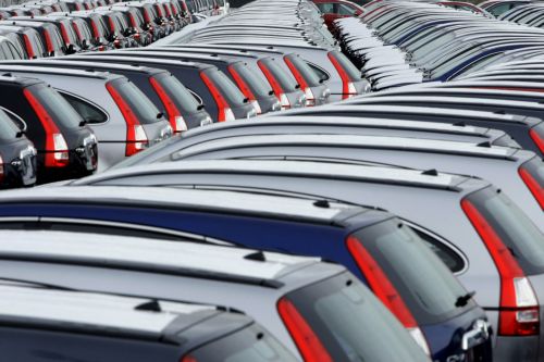 Μείωση της φορολογίας των αυτοκινήτων μεσαίου κυβισμού μελετά το υπουργείο Οικονομικών