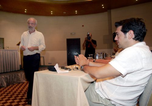 Ψυχρότητα και αποστάσεις Τσίπρα – Αλαβάνου σε εκδήλωση κατά του μνημονίου