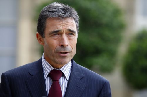 «Όχι» στην ένταξη της ΠΓΔΜ στο ΝΑΤΟ αν δε λυθεί το θέμα της ονομασίας, λέει ο Ράσμουσεν