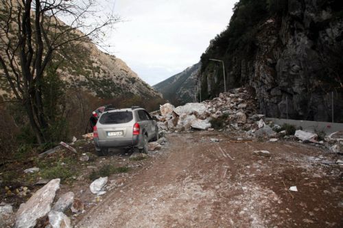 Από παρακαμπτήριες οδούς η κυκλοφορία των οχημάτων μετά το κλείσιμο των Τεμπών