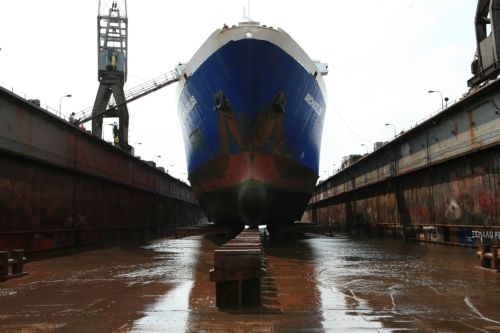 Ασφάλεια υγείας χωρίς όριο ενσήμων για τους ανέργους της Ναυπηγοεπισκευαστικής Ζώνης