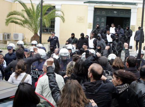 Άρνηση των «τριών» του Επαναστατικού Αγώνα να απολογηθούν στους εφέτες ανακριτές