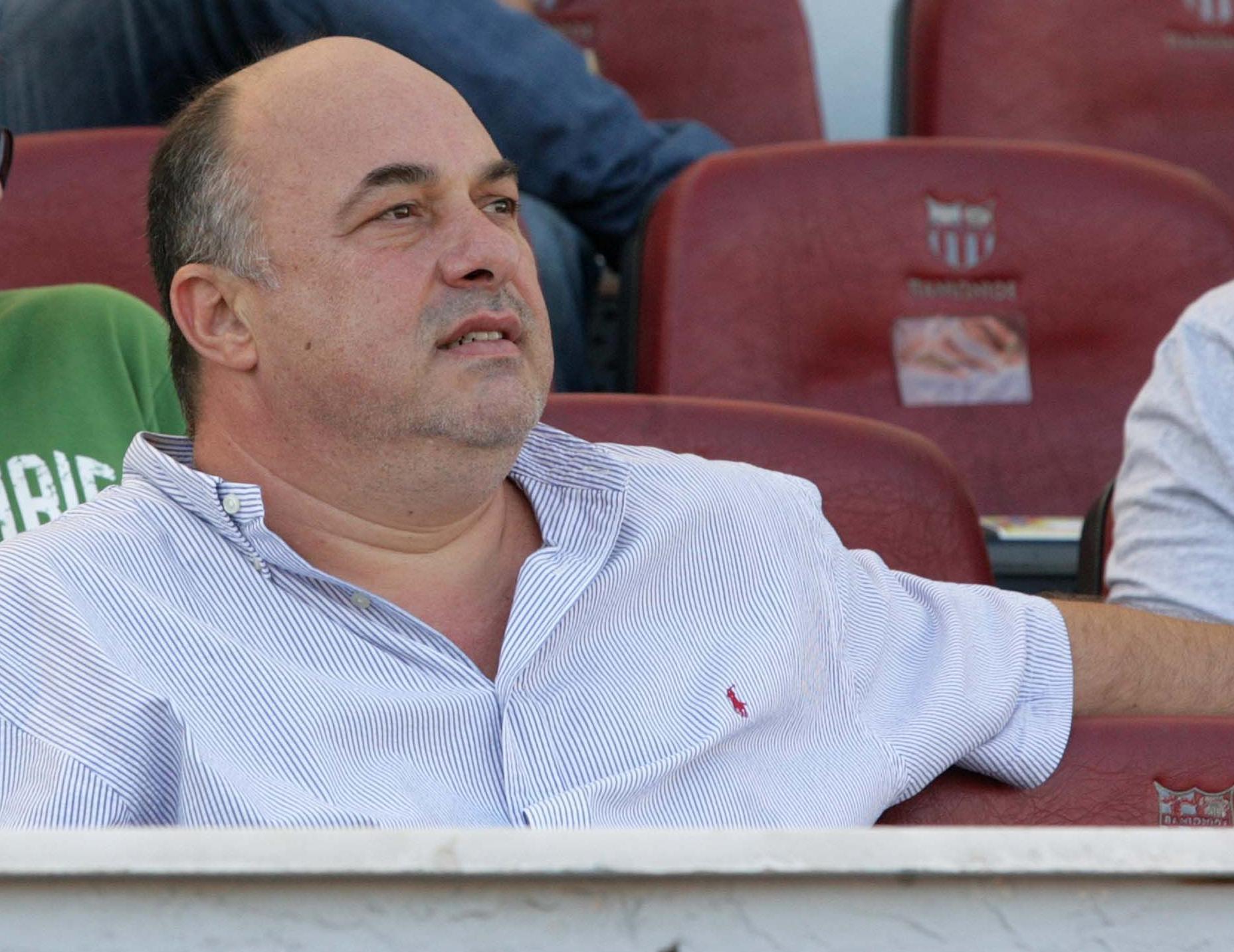 Συνελήφθη για… λίγο ο Μπέος, μετά από μήνυση του Δαλούκα