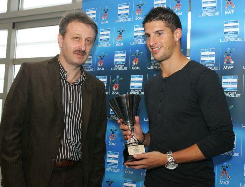 «Να τελειώνουμε» λέει ο Μιραλάς για το συμβόλαιό του με τον Ολυμπιακό