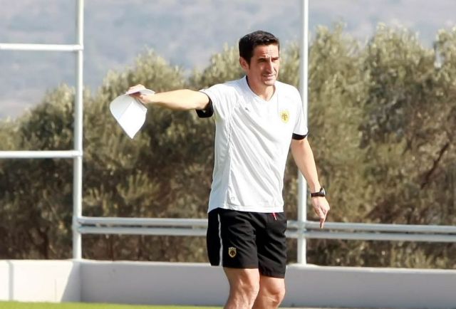 Να αφοσιωθούν στη δουλειά τους ζήτησε από τους παίκτες της ΑΕΚ ο Χιμένεθ