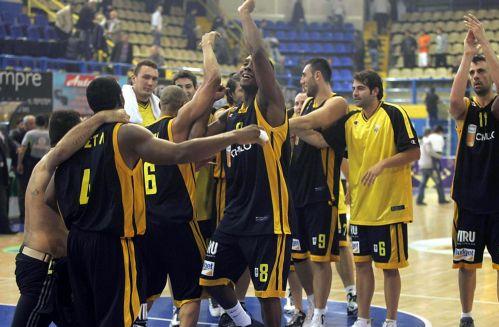 Με κορυφαίο τον Ντικούδη, η ΑΕΚ πέρασε από το Περιστέρι στην παράταση με 87-82