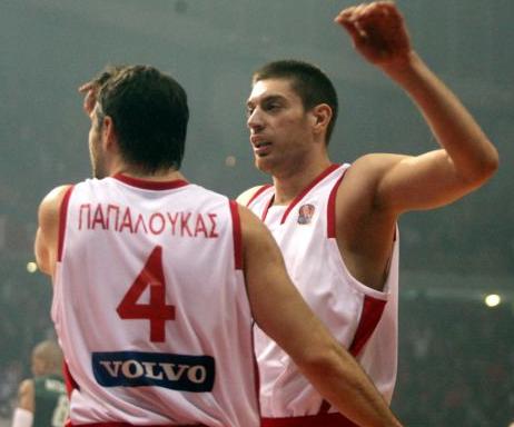 Παπαλουκάς και Πελεκάνος δεν θα μπουν στο αεροπλάνο για τη Ρώμη