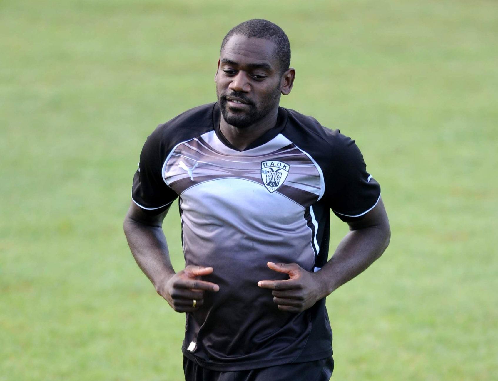 Τον Ζουέλα ως δεξί μπακ σκέφτεται ο Χάβος για Καραϊσκάκη