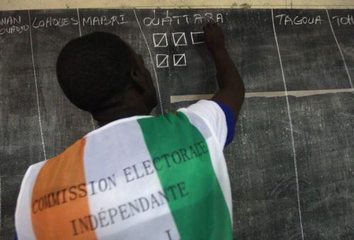 Προβλήματα διαφάνειας στις εκλογές στην Ακτή Ελεφαντοστού διαπίστωσαν παρατηρητές της ΕΕ