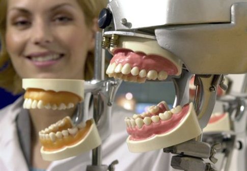 Αγωγή με αυξητικό παράγοντα ίσως γλιτώνει τα δόντια από τις εξαγωγές