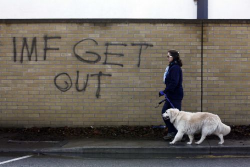 Μάχη επιβίωσης για την ιρλανδική κυβέρνηση μετά την ευρω-διάσωση