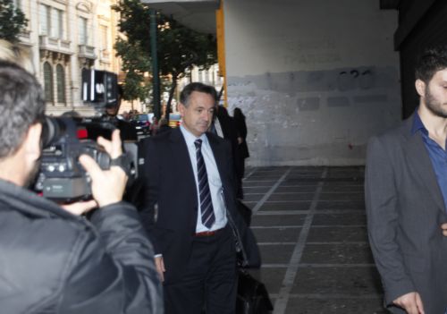 Να επανεξετάσει τα στοιχεία για τις εργασιακές συμβάσεις επιφυλάχθηκε η τρόικα