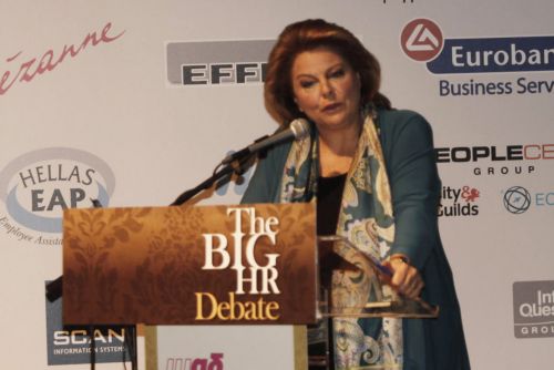 Ανατροπές σε μισθούς και ωράρια προωθεί το υπουργείο Εργασίας