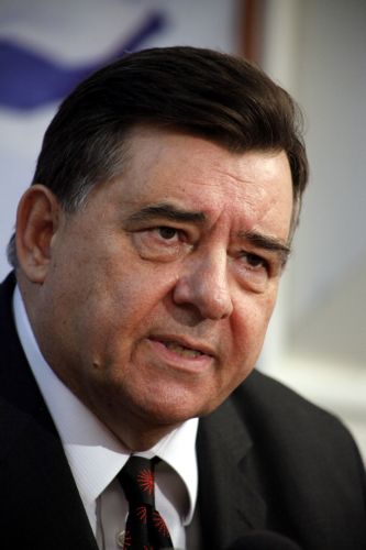 Βολές Καρατζαφέρη κατά ΠΑΣΟΚ και ΝΔ για τα «στείρα εκβιαστικά διλήμματα»