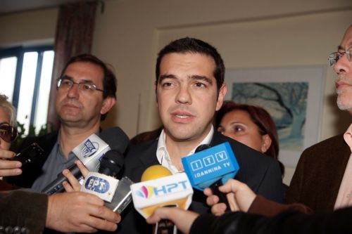 Μήνυμα απεμπλοκής από την «πολιτική και οικονομική ομηρία» ζητά ο Αλ.Τσίπρας