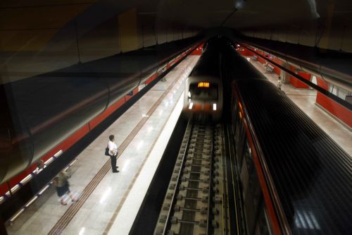 Φάρσες για βόμβες στους σταθμούς Σύνταγμα και Αιγάλεω του Μετρό