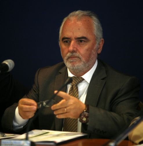 «Δεν θα μειωθεί το επίδομα ανεργίας» διαβεβαιώνει ο Γ.Κουτρουμάνης