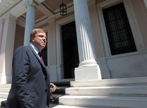 «Τον κατάλληλο χρόνο» το αίτημα για επιμήκυνση της αποπληρωμής των δανείων, λέει η κυβέρνηση