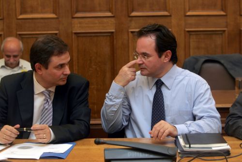 Συνεχίζονται οι συσκέψεις στο ΥΠΟΙΚ για «μαχαίρι» στις δαπάνες των υπουργείων