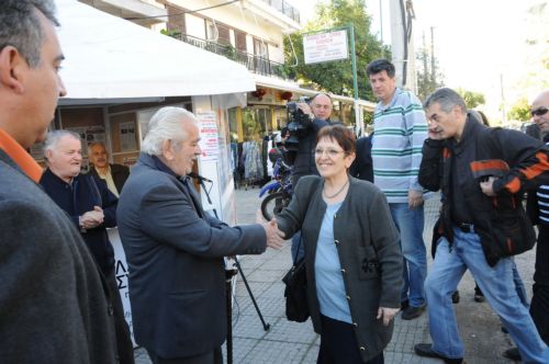 Ο πρωθυπουργός έχει συμφωνήσει για ελεγχόμενη χρεοκοπία, λέει η Αλ.Παπαρήγα