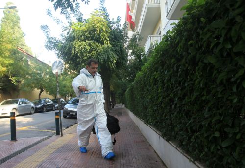 Ενώπιον της ανακρίτριας οι δύο νεαροί που κατηγορούνται για τα παγιδευμένα δέματα