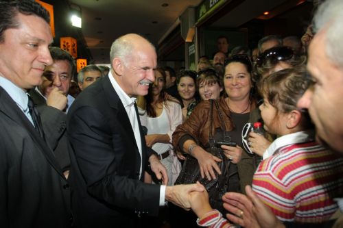 Σε χαλαρό κλίμα οι πολιτικοί αρχηγοί λίγες ώρες πριν την ένταση της κάλπης