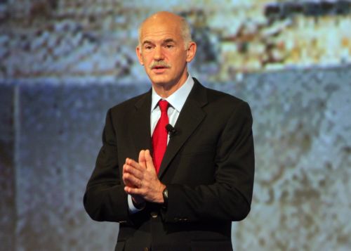 Στο Παρίσι για τη σύνοδο της Σοσιαλιστικής Διεθνούς ο Γιώργος Παπανδρέου τη Δευτέρα