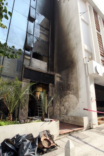 Σοβαρές ζημιές από έκρηξη εμπρηστικού μηχανισμού στο Εργαστήρι Δημοσιογραφίας στην Αθήνα