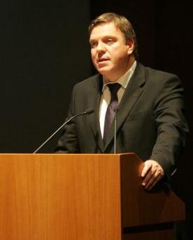 «Ταυτίστηκε με την κυβέρνηση Καραμανλή», το σχόλιο της κυβέρνησης στην ομιλία Σαμαρά