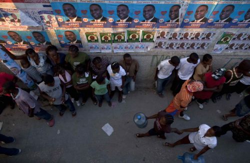 Προεδρικές εκλογές την Κυριακή στην Αϊτή μέσα σε χαλάσματα και επιδημία χολέρας