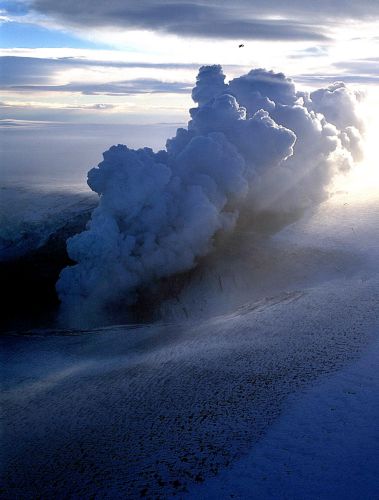 Σε επιφυλακή οι επιστήμονες για το ξύπνημα ηφαιστείου στην Ισλανδία