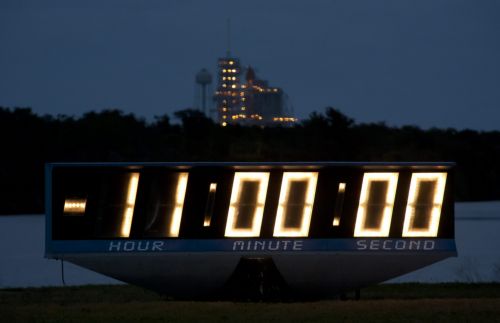 Τρίτη αναβολή στην εκτόξευση του Discovery λόγω βλάβης στα ηλεκτρικά