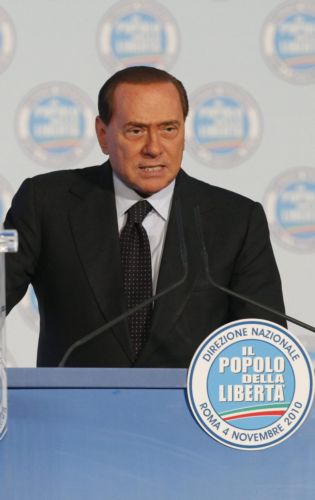 «Πόλεμος» Μπερλουσκόνι-Φίνι για το σύμβολο του «Λαού της Ελευθερίας»