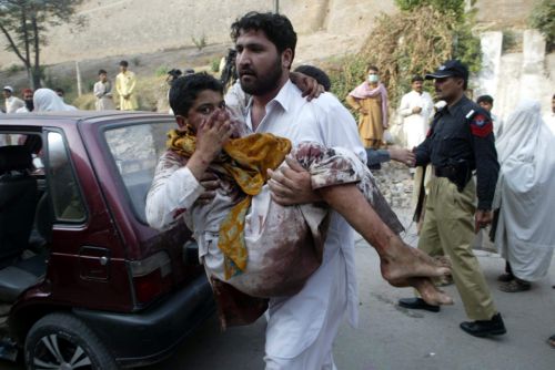 Μακελειό από βομβιστική επίθεση σε τέμενος του Πακιστάν