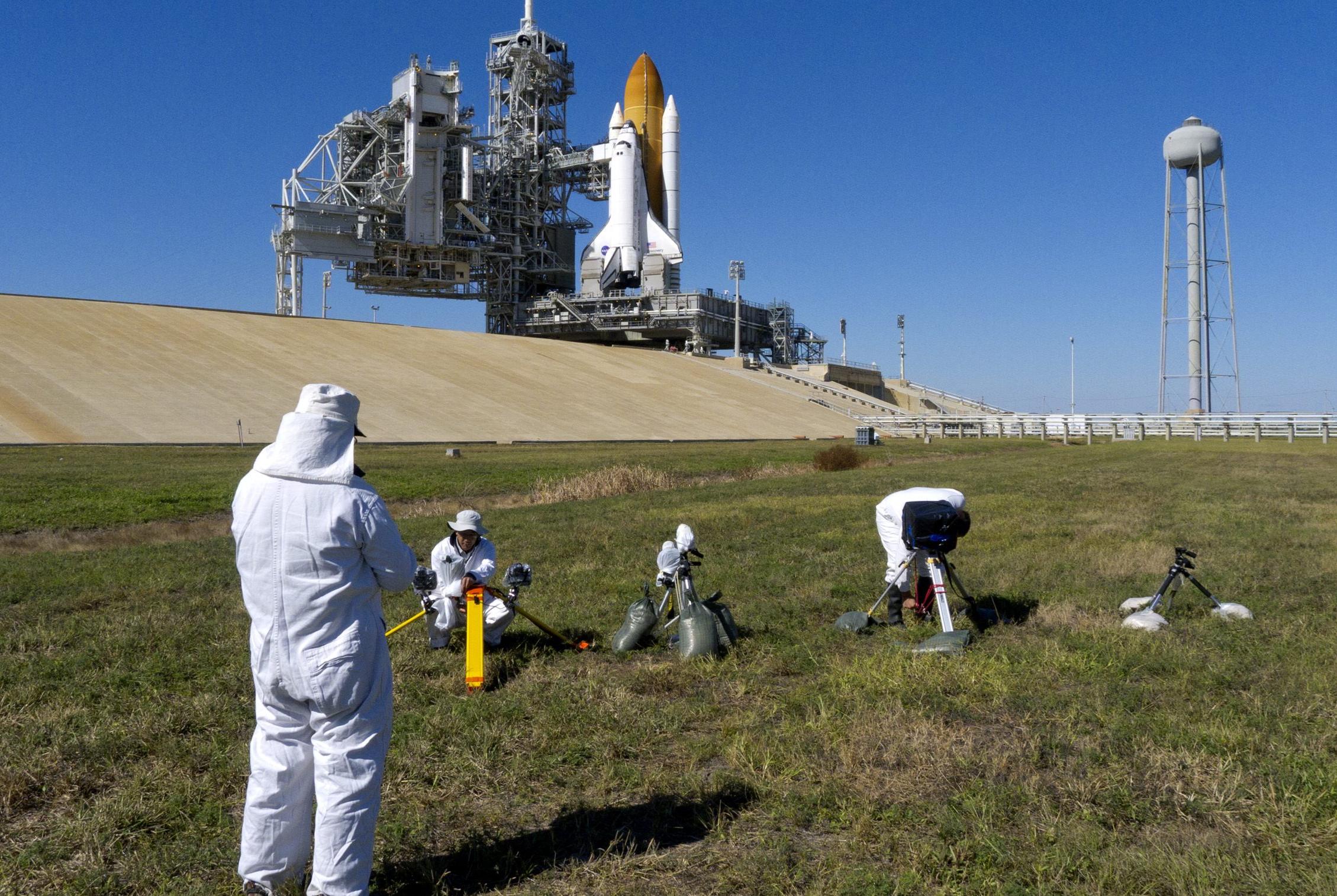 Ξύνουν το κεφάλι τους οι μηχανικοί της NASA με τις ρωγμές στο Discovery