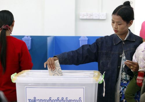 Σε ρυθμό βουλευτικών εκλογών η Μιανμάρ έπειτα από 20 χρόνια