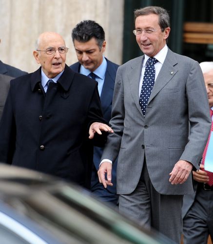 Κρίσιμη συνάντηση Ναπολιτάνο-Φίνι στην Ιταλία με φόντο πρόωρες κάλπες