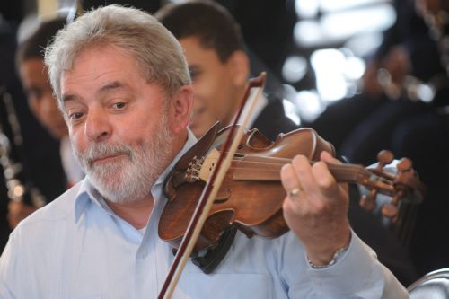 Ο Λούλα αποχωρεί από την προεδρία της Βραζιλίας, αλλά πρέπει να πάρει μαζί του 760.400 δώρα