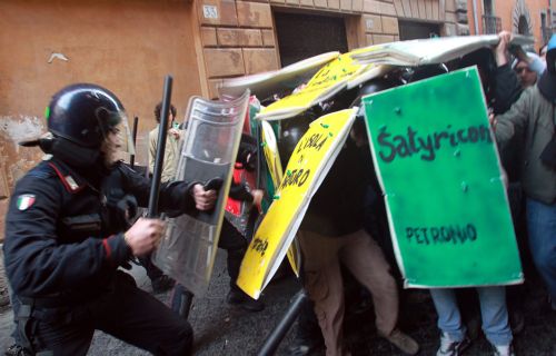 Επεισόδια στις πανιταλικές φοιτητικές διαδηλώσεις για τις περικοπές στην Παιδεία