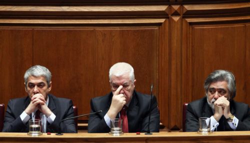 Ένταξη και της Πορτογαλίας στον μηχανισμό διάσωσης βλέπει ο Νουριέλ Ρουμπινί