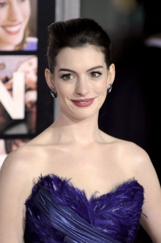 Τζέιμς Φράνκο και Αν Χάθαγουεϊ θα παρουσιάσουν την 83η τελετή των Όσκαρ