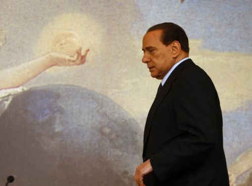 Αρνείται να παραιτηθεί ο Μπερλουσκόνι, απορρίπτοντας την προτροπή του Τζ.Φίνι