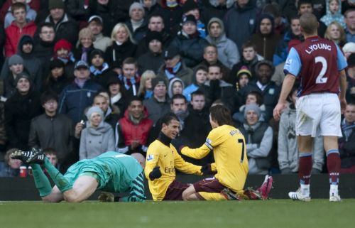 Σούπερ Γιουνάιτεντ επέστρεψε στην κορυφή, η Αρσεναλ ακολουθεί με διπλό επί της Αστον Βίλα