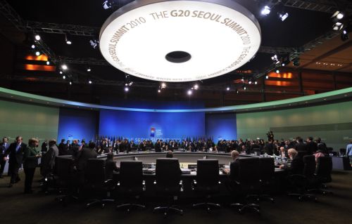 Κρίσιμες διαβουλεύσεις για την αντιμετώπιση της κρίσης στην Ιρλανδία