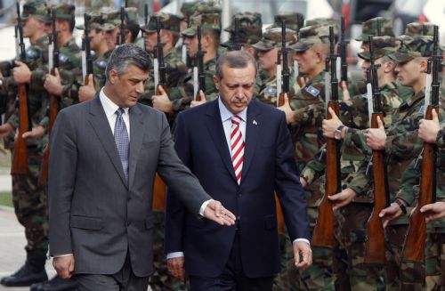 Στο Κόσοβο για διήμερη επίσκεψη ο Τούρκος πρωθυπουργός