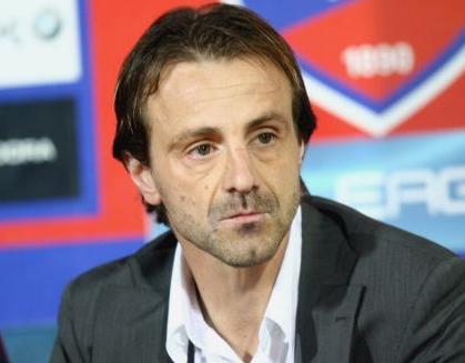 Θέλει να παραμείνει στον πάγκο του Πανιωνίου ο Μάντζιος