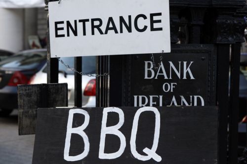 Ενισχύεται το ευρώ μετά την ένταξη της Ιρλανδίας στον μηχανισμό στήριξης ΕΕ-ΔΝΤ