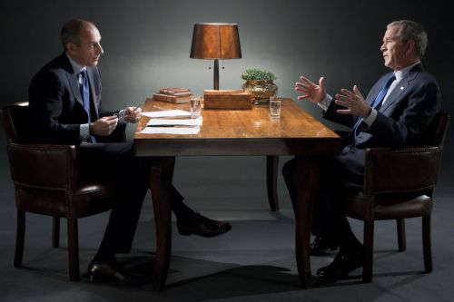 «Αυτοχειροκροτείται» ο Μπους για την αντιμετώπιση της οικονομικής κρίσης